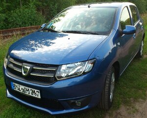 Dacia Sandero LaureateII Bj. 2013.jpg