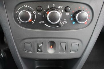 dacia_sandero_stepway_sofort_klima_navi_tempomat.jpg