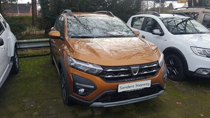 Sandero Stepway III taklamakan vorne.jpg