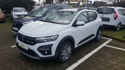 Sandero Stepway III  weiss vorne.jpg