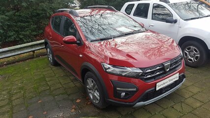 Sandero Stepway III  rot vorne.jpg